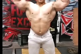 beefymuscle.com - Mindblowing muscle bull flexing