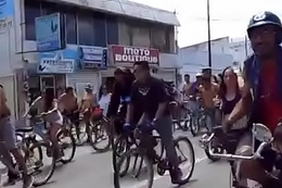 Ciclistas desnudos