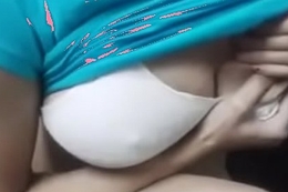 desi house wife fondling her boobs