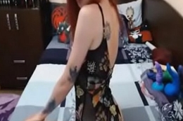 nerdy redhead babe masturbate her cunt