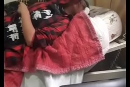 Adolescentes son grabados jugando en la cama del hospital sexualmente