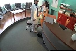 Tattooed petite patient acquires her cunt fucked